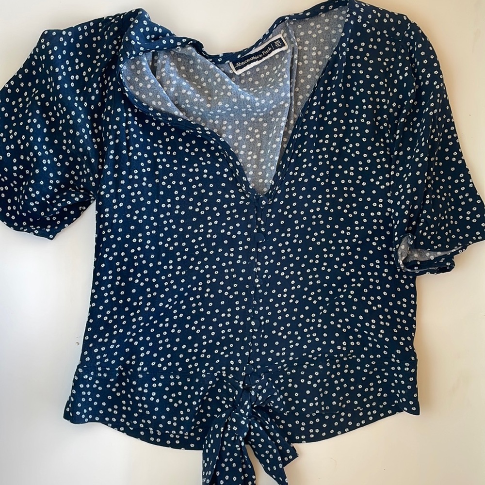 Abercrombie & Fitch XSmall Navy Blue Floral Blouse